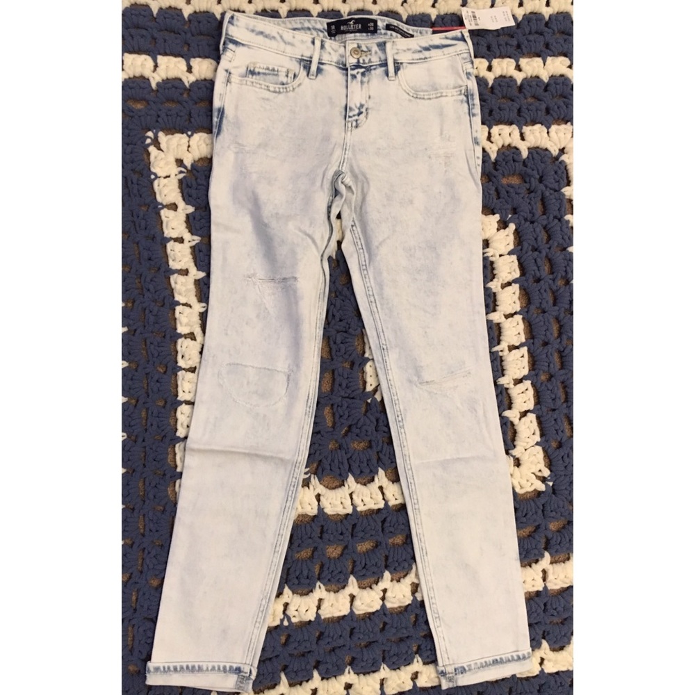 NWT! Hollister Super Skinny. Size 3 regular